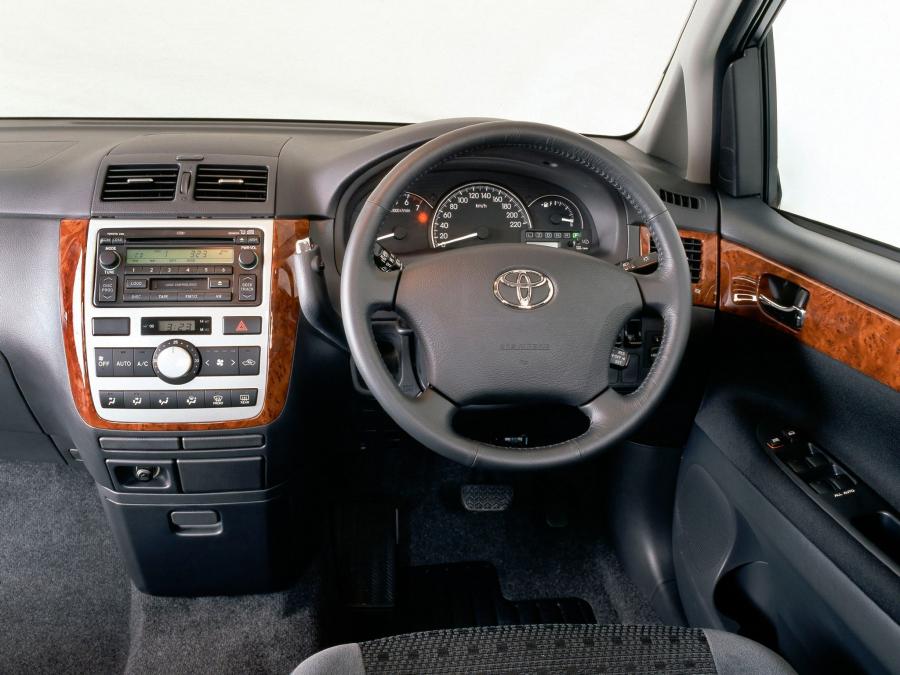  Toyota Avensis Verso 2003 года  (AU) (фото 8 из 9)